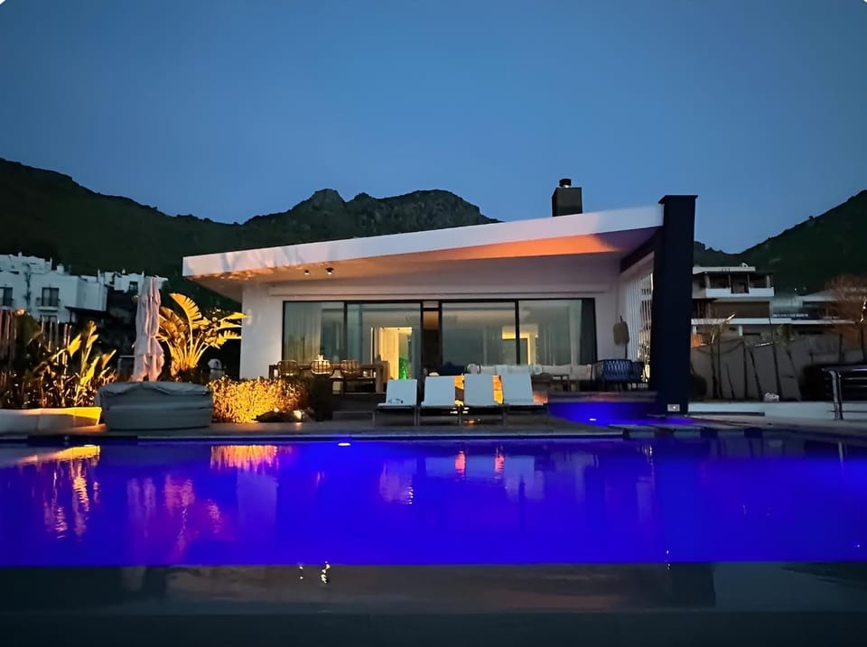 Property building, Mountain view, Swimming pool, sunbed