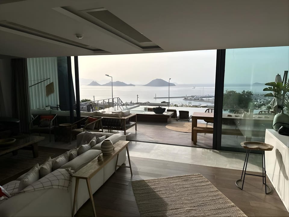 Day, View (from property/room), Seating area, Dining area, Sea view