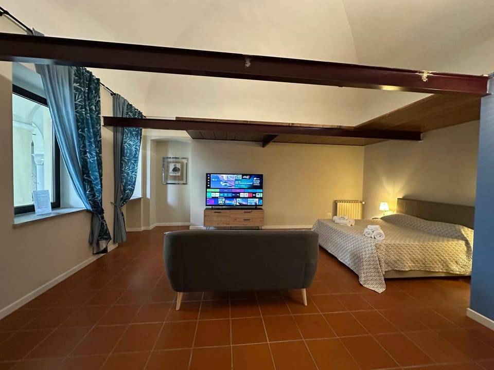 Communal lounge/ TV room, Photo of the whole room, Bedroom