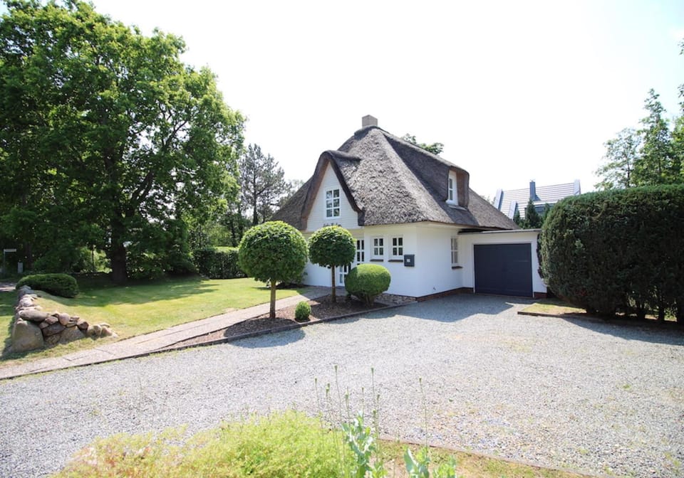 Haubarg Reetdachhaus Lüttje Haubarg House in Sankt Peter-Ording