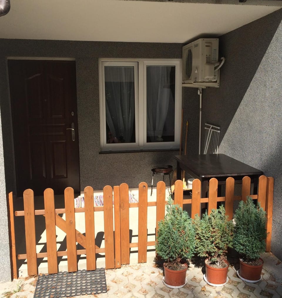Facade/entrance, Balcony/Terrace