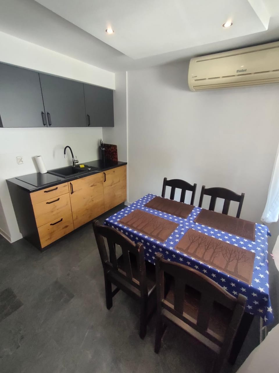 Dining area, kitchen