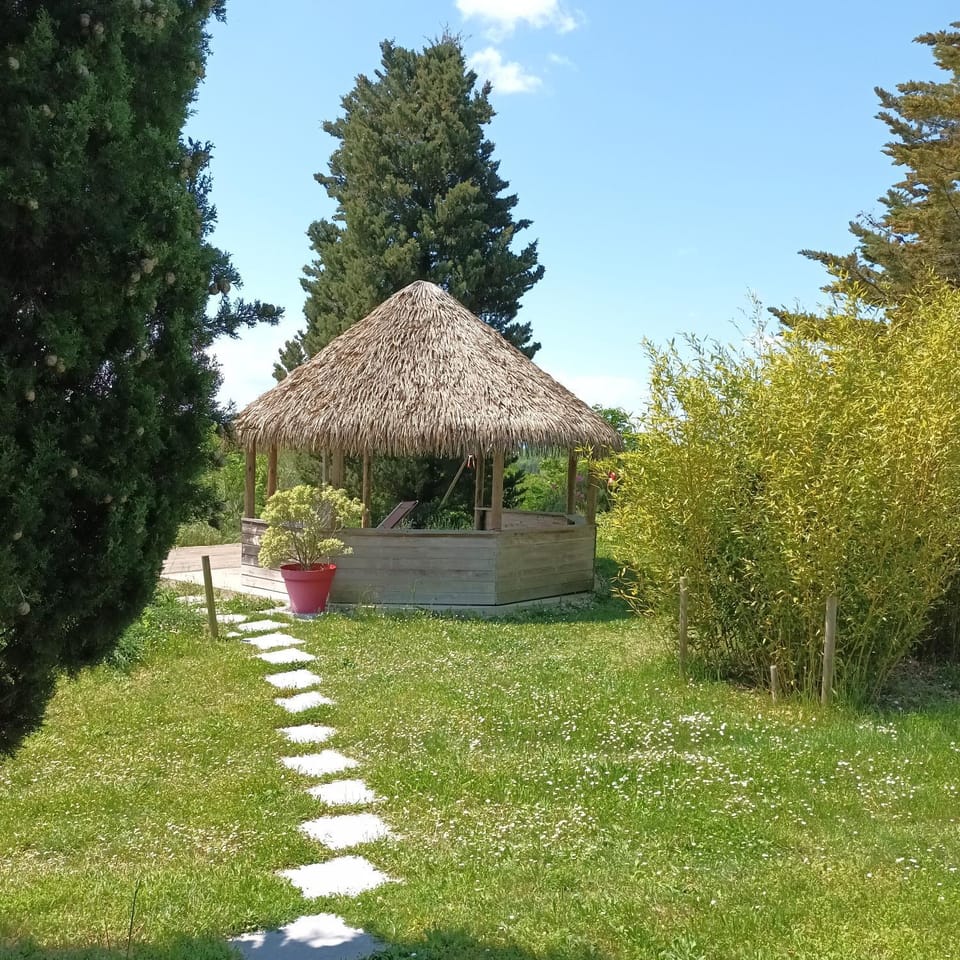 Patio, Natural landscape, Garden, View (from property/room), Garden view, Mountain view, sunbed