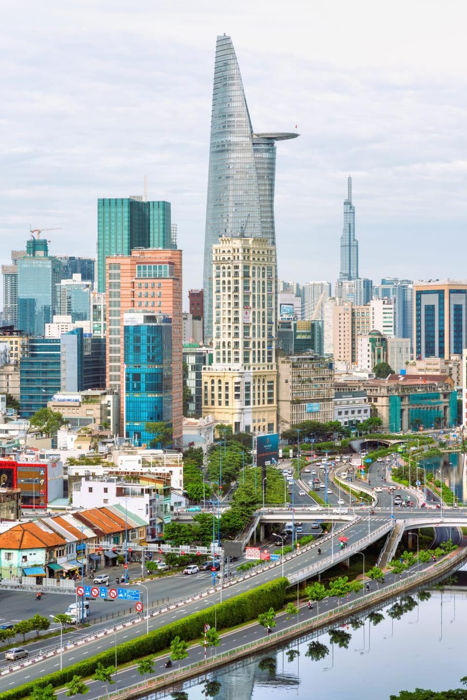 Day, Neighbourhood, Natural landscape, Bird's eye view, City view, Lake view, River view, Location