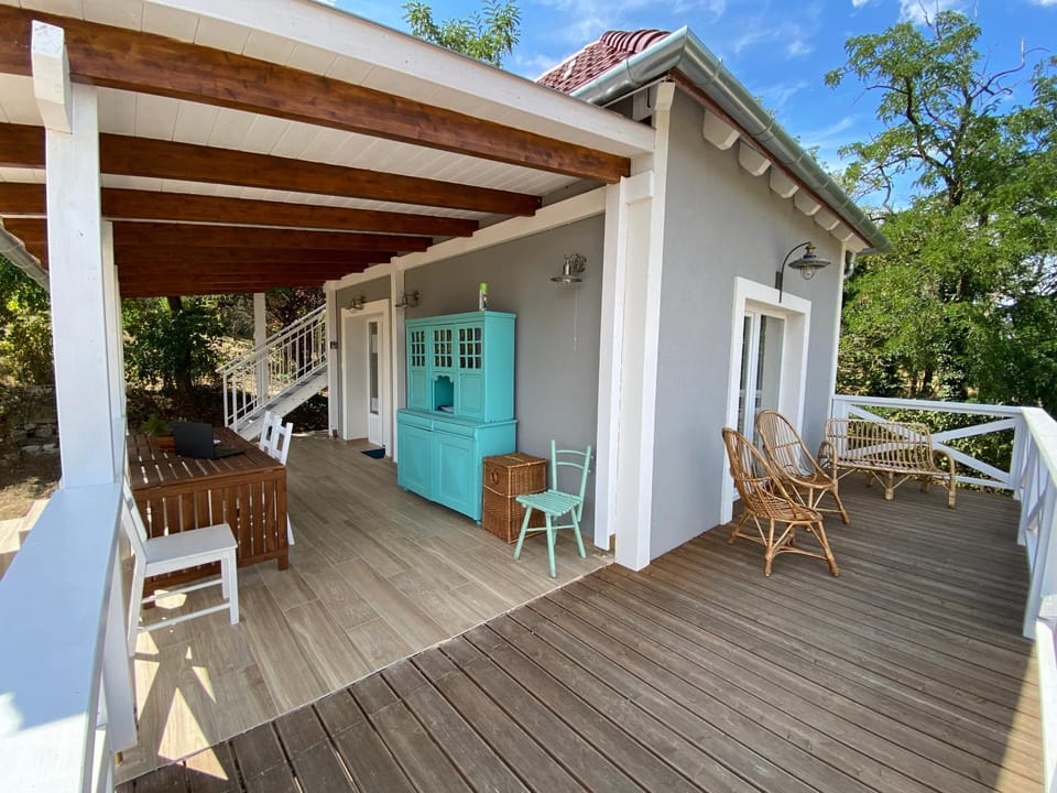 Patio, Facade/entrance, Balcony/Terrace