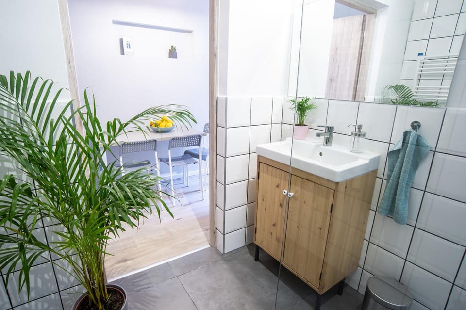 Shower, Bathroom, towels