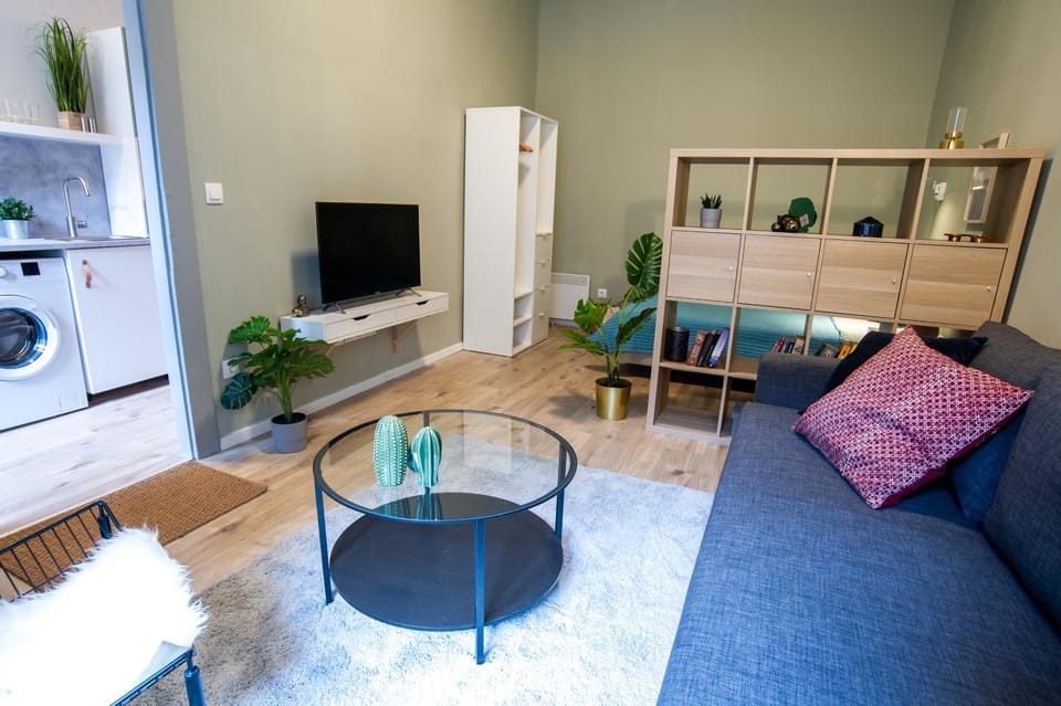 TV and multimedia, Kitchen or kitchenette, Seating area