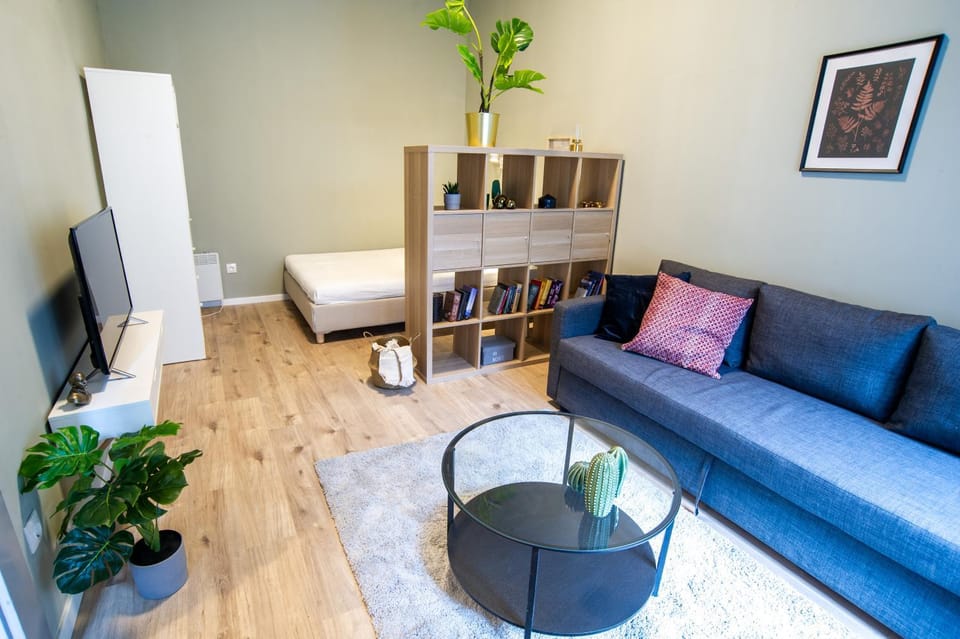 TV and multimedia, Living room, Seating area, Evening entertainment