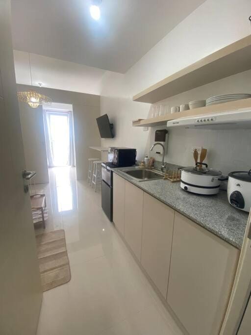 1BR unit in South Residence Las Pinas with Wifi & Netflix Apartment in Las Pinas