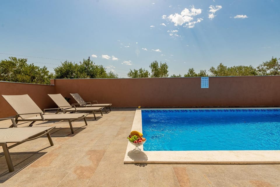 Pool view, Swimming pool