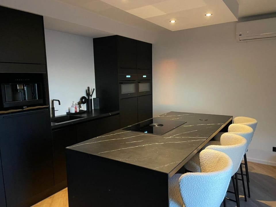 Kitchen or kitchenette, Dining area, minibar