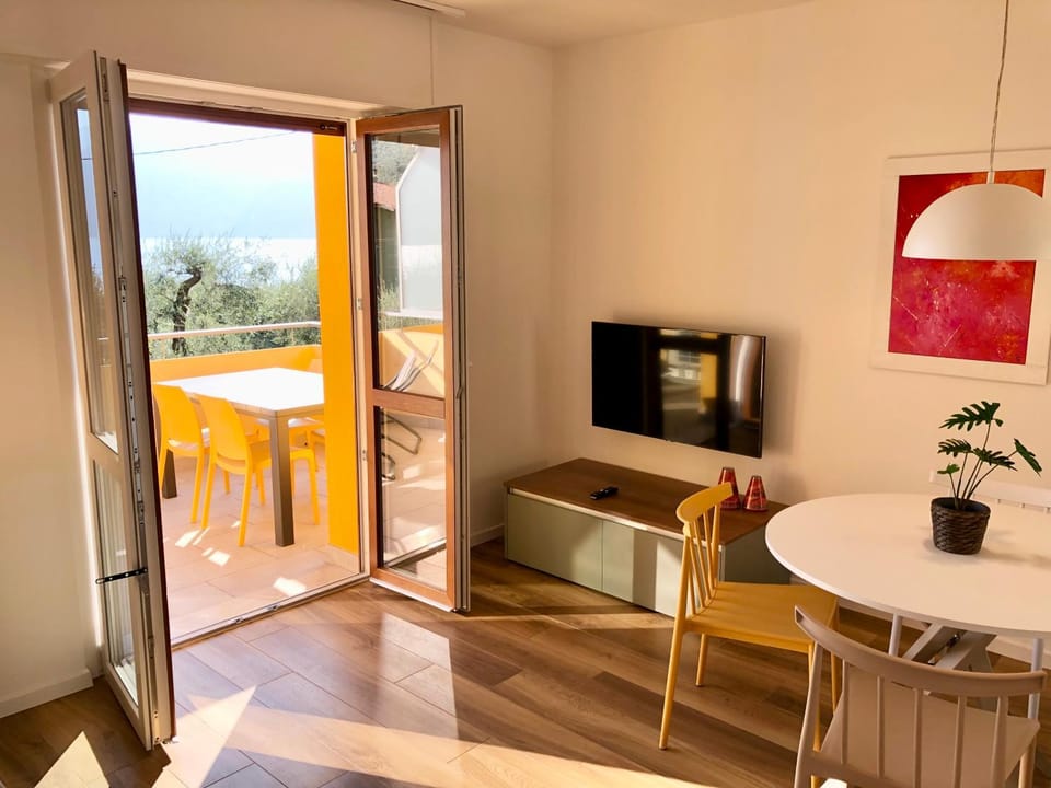 TV and multimedia, Balcony/Terrace, Living room, Dining area