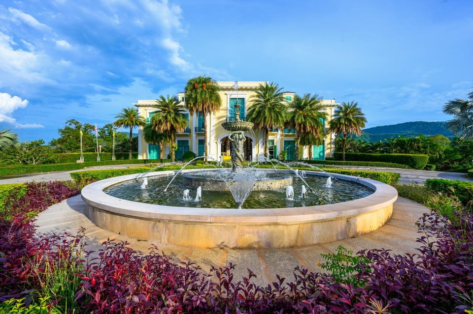Property building, Facade/entrance, Day, Inner courtyard view