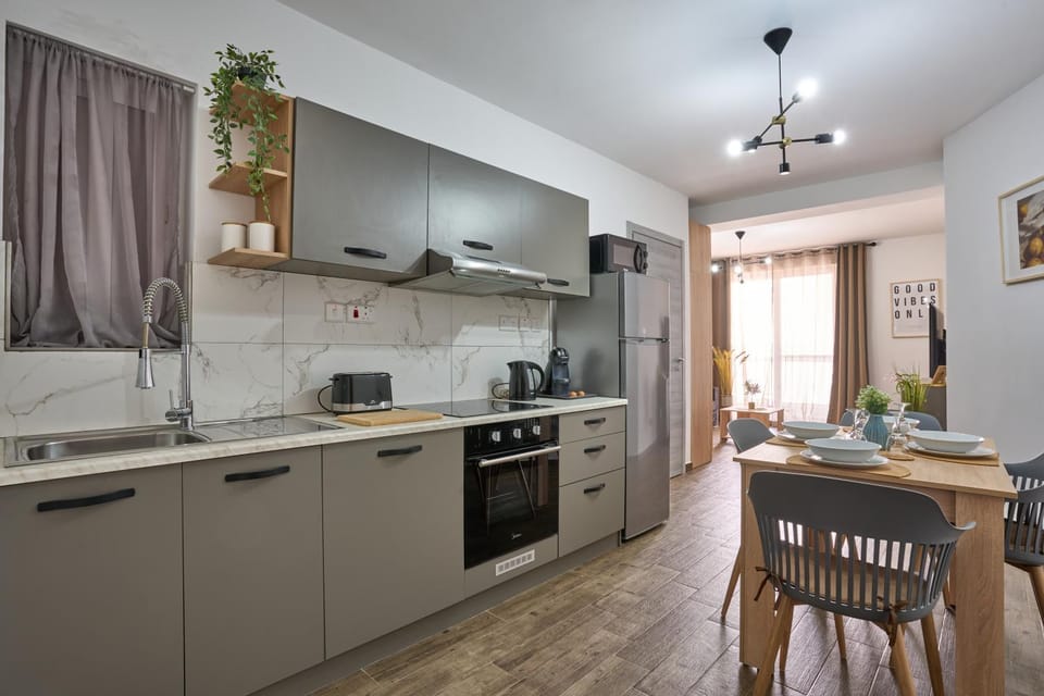 Dining area, kitchen