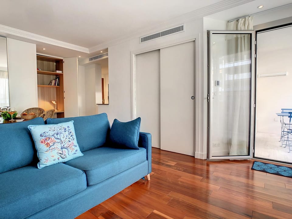 Blue Riviera Terrace Central by NiceSitter Apartment in Nice