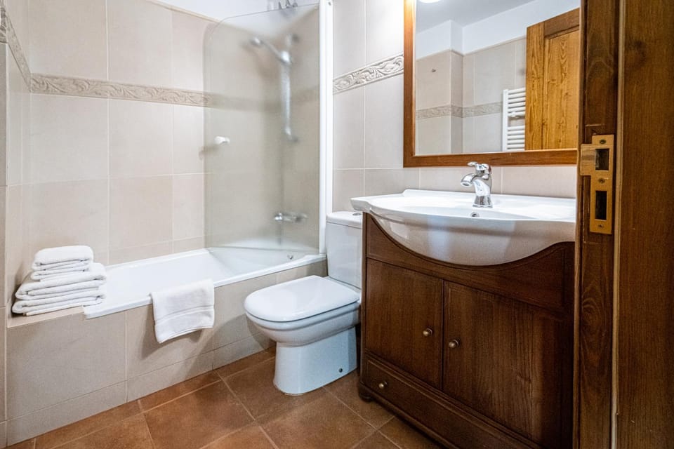 Bathroom, Bath, hair dryier, towels