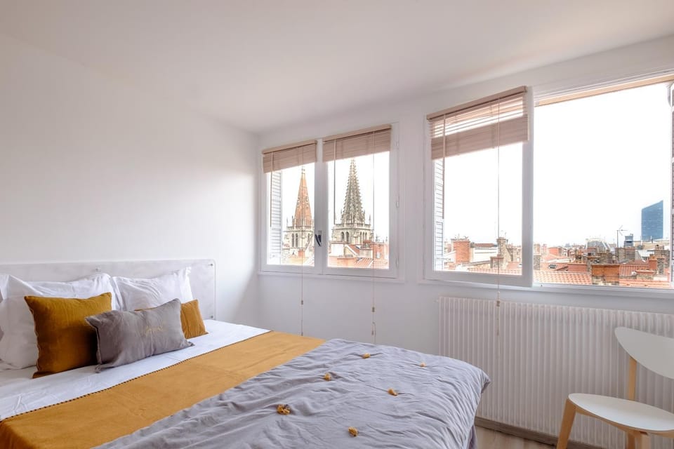 Nearby landmark, Bed, Bedroom