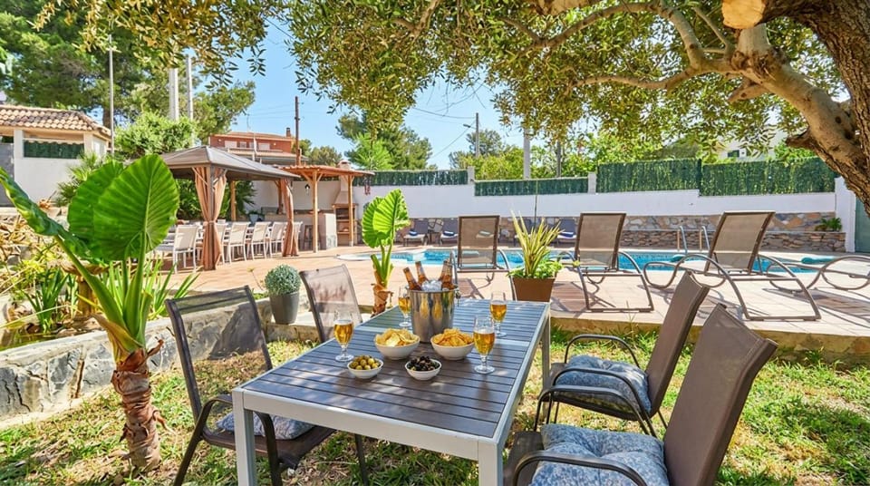Villa Lluna Sitges 15 minutes drive from Sitges Swimming pool XXL 16 people Villa in Garraf
