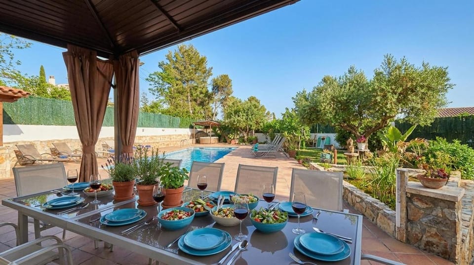 Villa Lluna Sitges 15 minutes drive from Sitges Swimming pool XXL 16 people Villa in Garraf