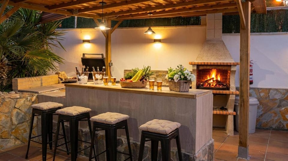 Villa Luna Sitges 15 minutes drive from Sitges Swimming pool XXL 16 people High Comodity for big groups Villa in Garraf