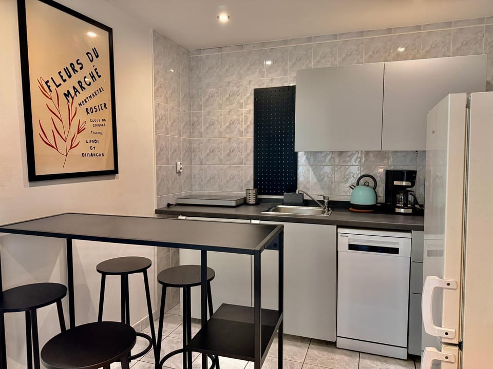 Kitchen or kitchenette, oven, stove, toaster