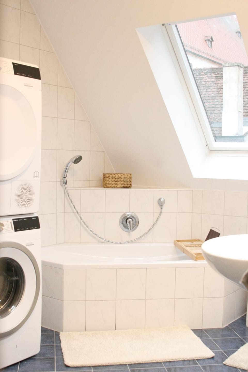 Bathroom, Bath, washing machine, dryer