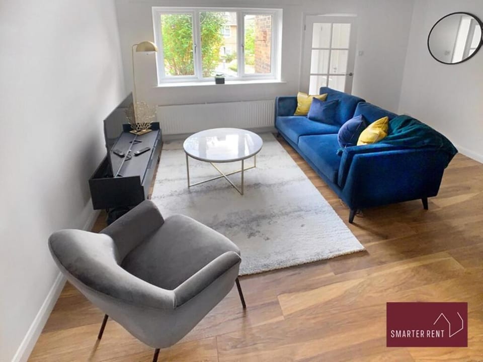 Guildford - 2 Bedroom House - Parking House in Guildford