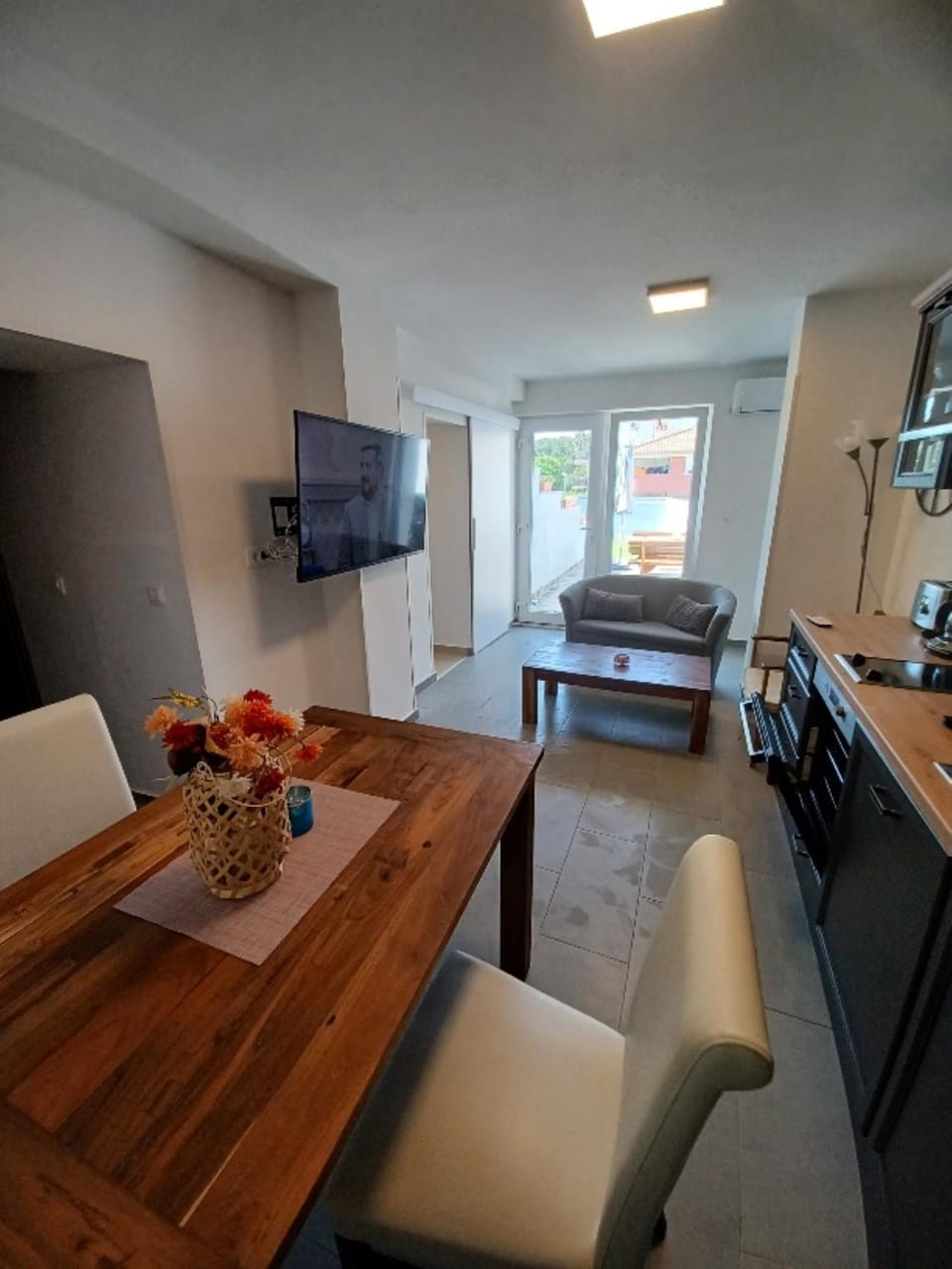 Seating area, Dining area