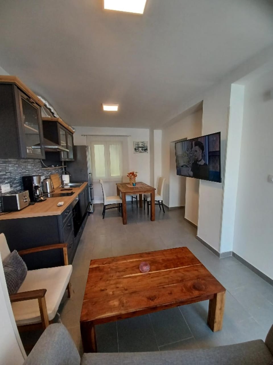 TV and multimedia, Living room, Seating area, Dining area, pet friendly, stove