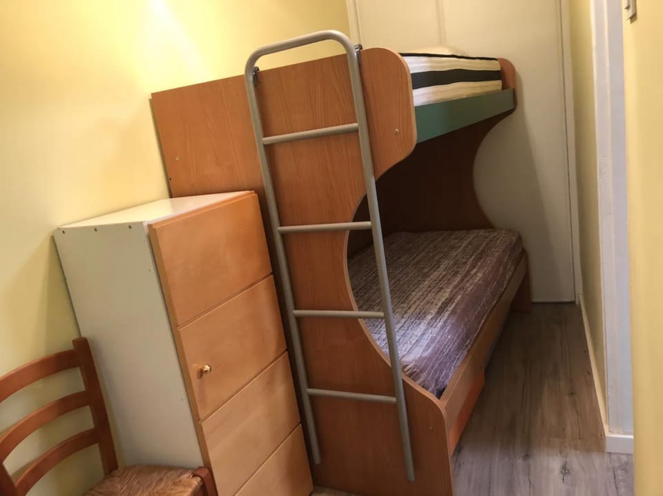 bunk bed
