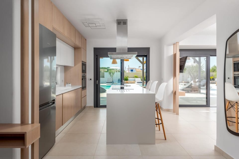Kitchen or kitchenette, Dining area, kitchen
