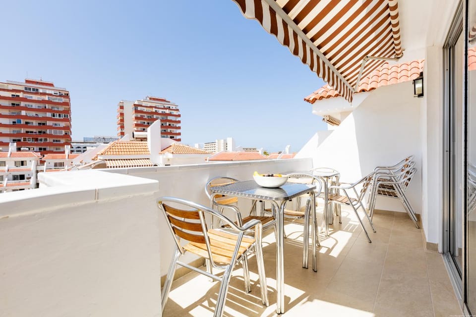 Las FLORITAS 23 Terrace and Swimming Pool Apartment in Playa de las Americas