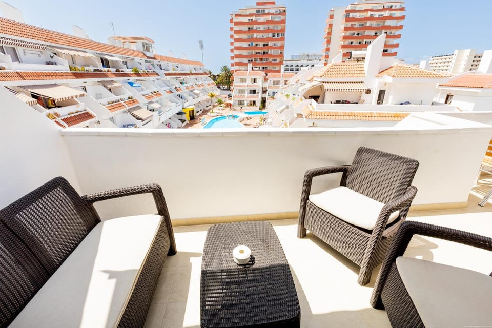 Las FLORITAS 23 Terrace and Swimming Pool Apartment in Playa de las Americas