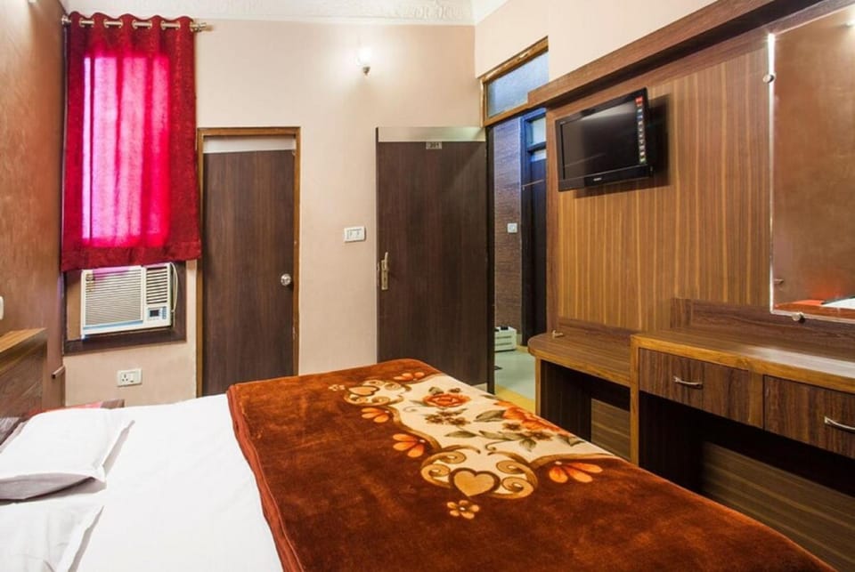 Bed, Bedroom, air conditioner