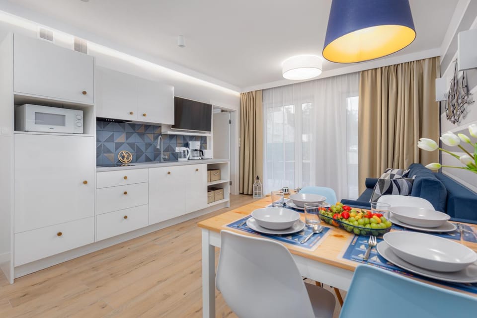 Kitchen or kitchenette, Seating area, Dining area, stove