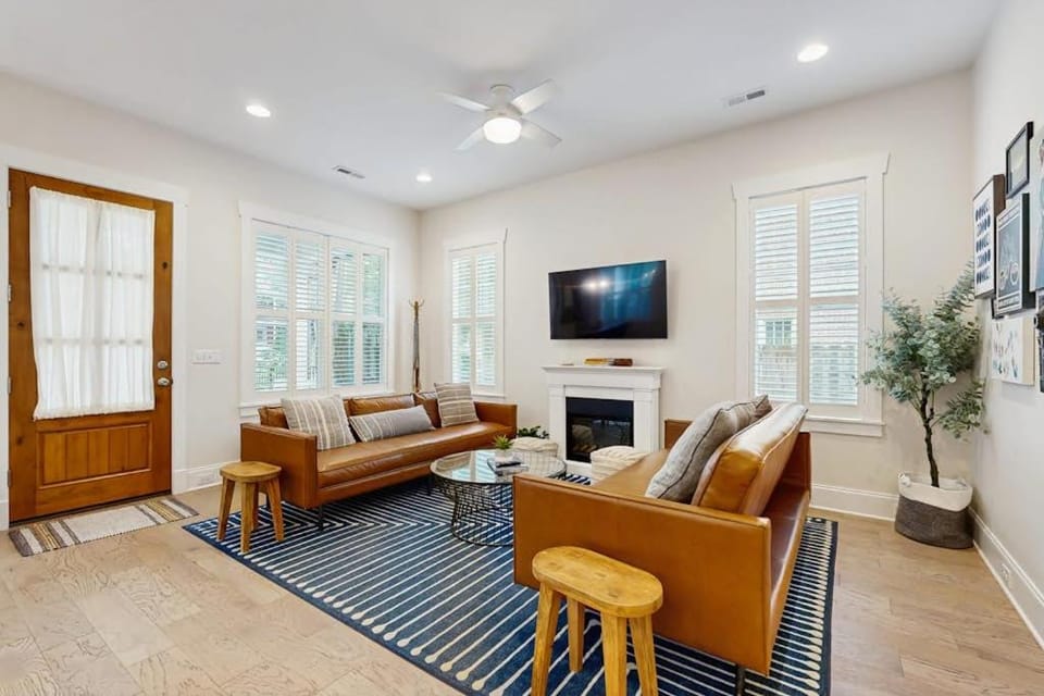 Downtown Delight House in Brevard