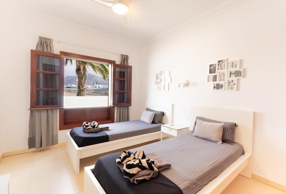 Bed, Photo of the whole room, Bedroom, towels
