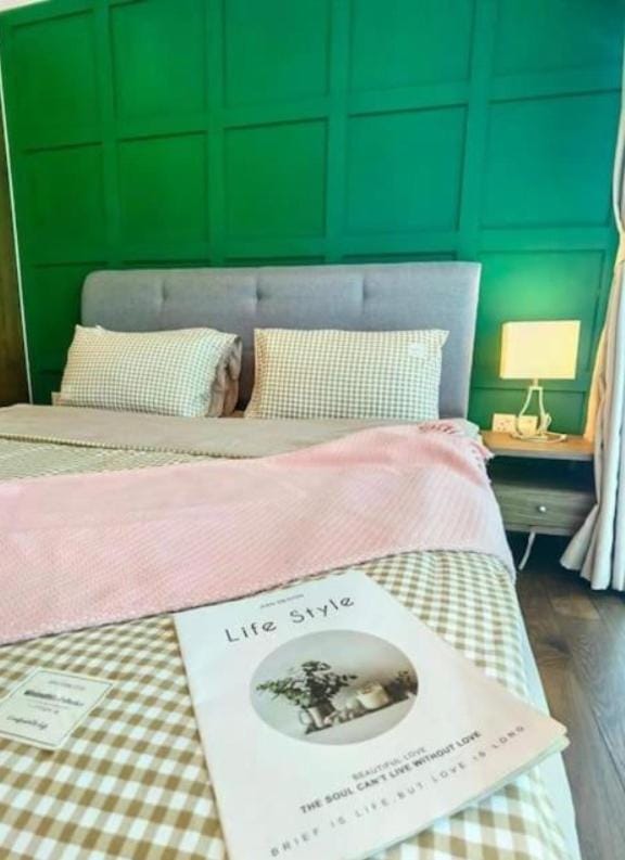 Almas Suites Couple Sunrise Netflix 100mbps BySTAY Apartment in Johor