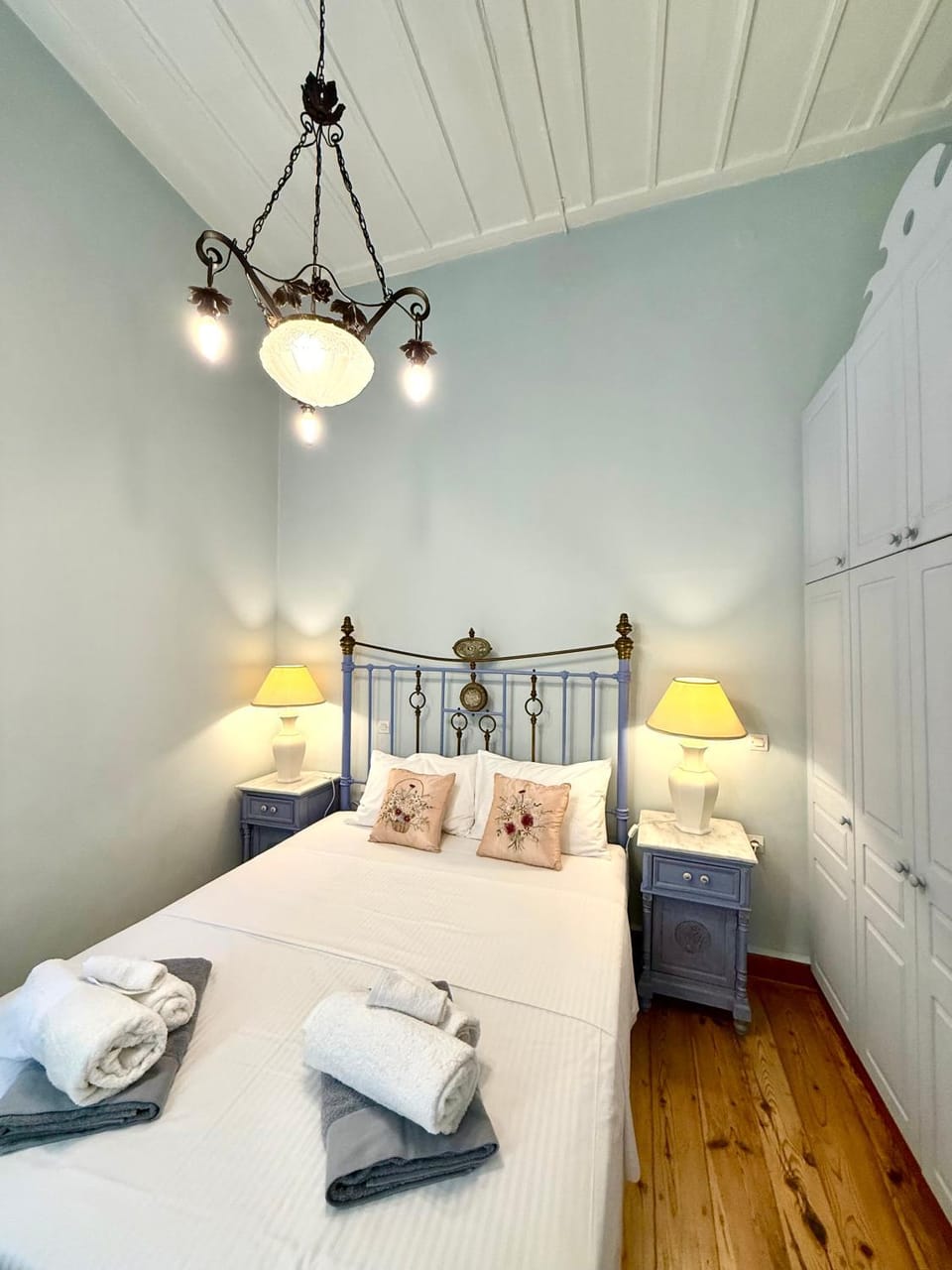 Bed, Photo of the whole room, Bedroom, towels, wardrobe