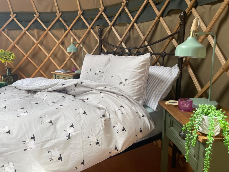 Bed, Bedroom