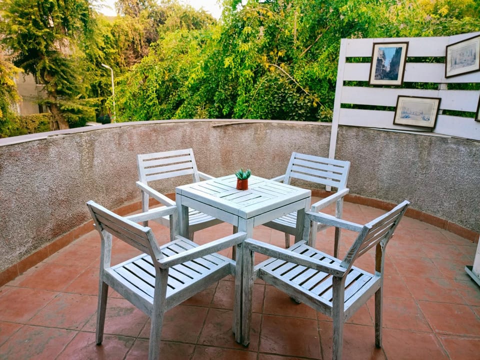 View (from property/room), Balcony/Terrace, Seating area, Garden view, Quiet street view