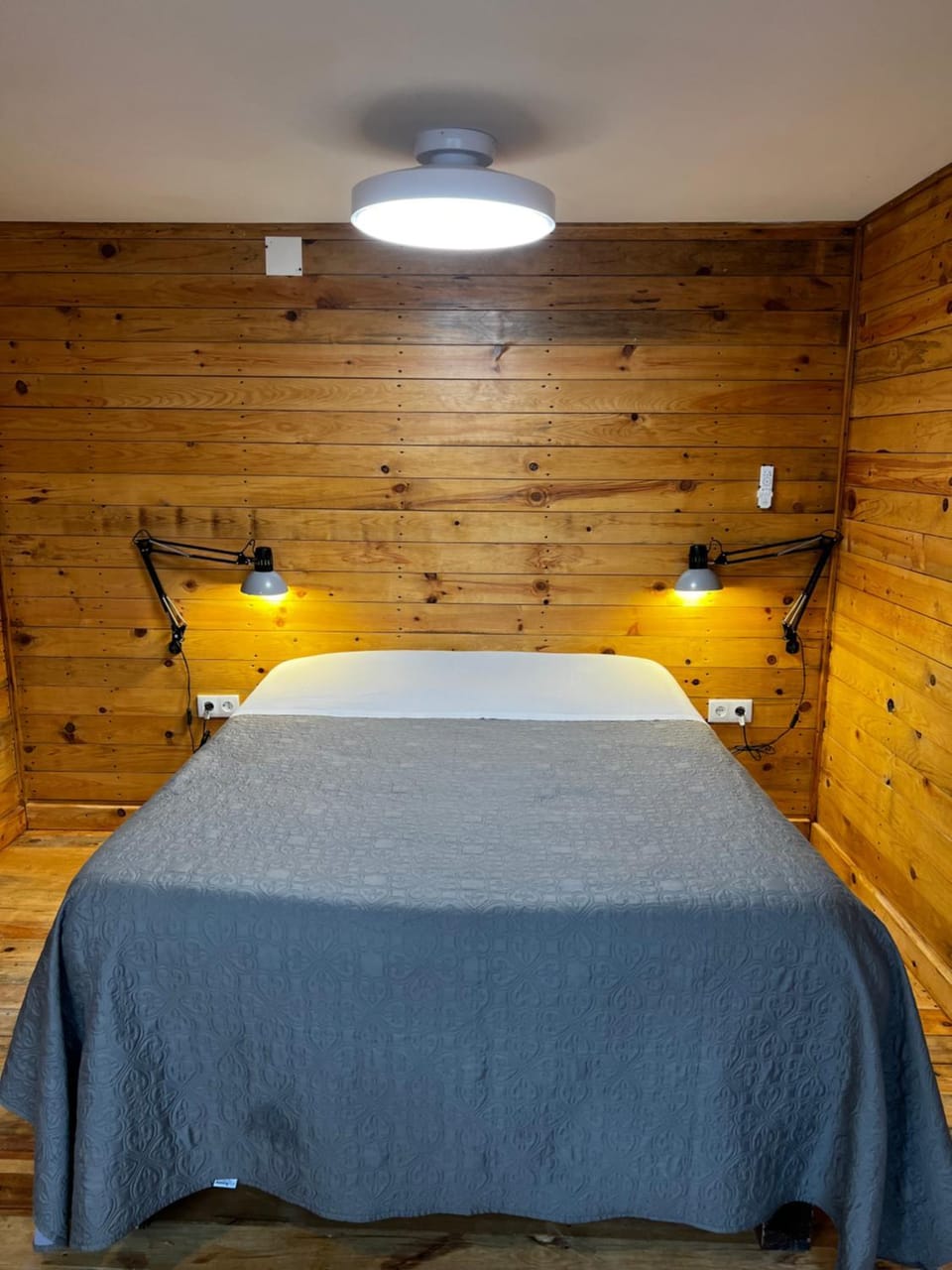 Casa Vale Ecotainer Hostel in Lisbon