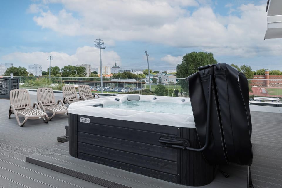 Natural landscape, Hot Tub, View (from property/room), Balcony/Terrace, sunbed