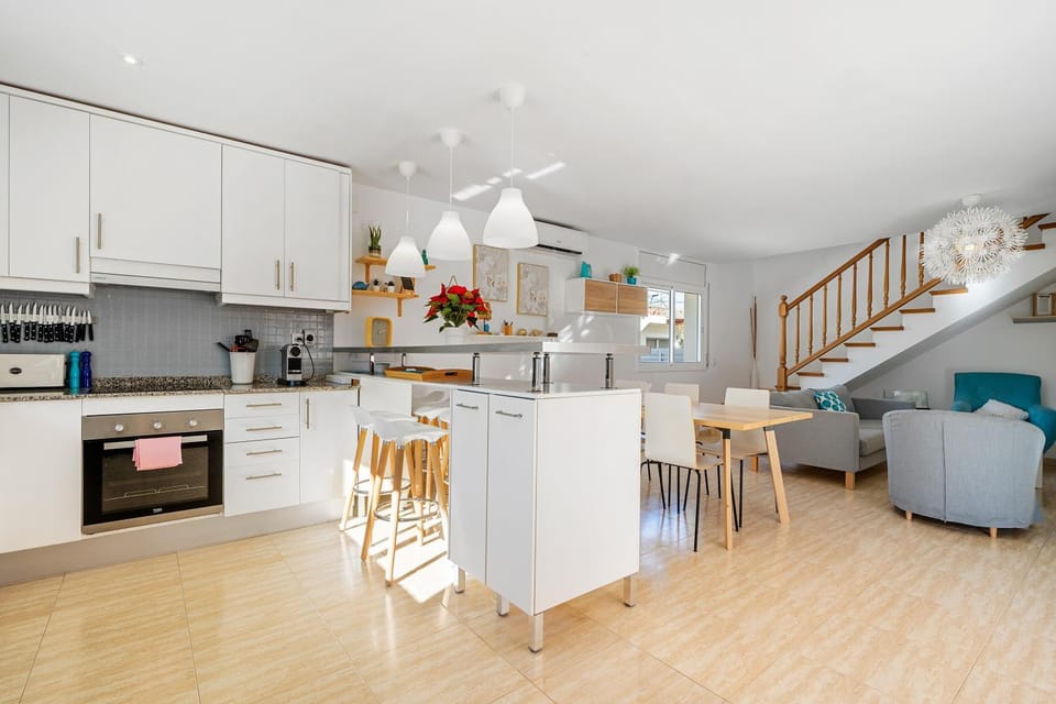 Property building, Kitchen or kitchenette, Living room