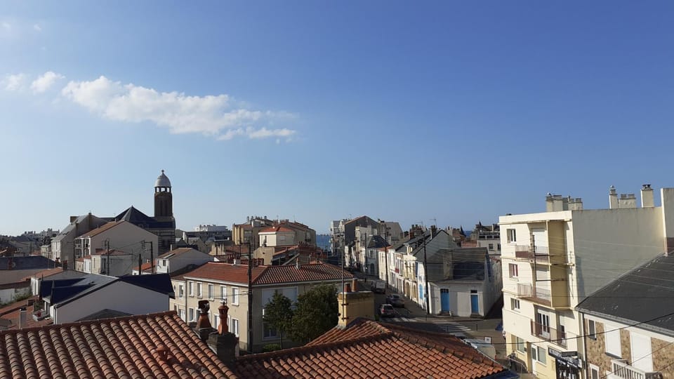 Property building, Neighbourhood, City view, Street view