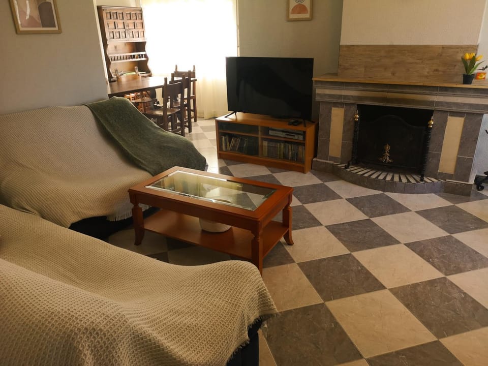 Agradable casa con jardín: Casasola House in Segovia