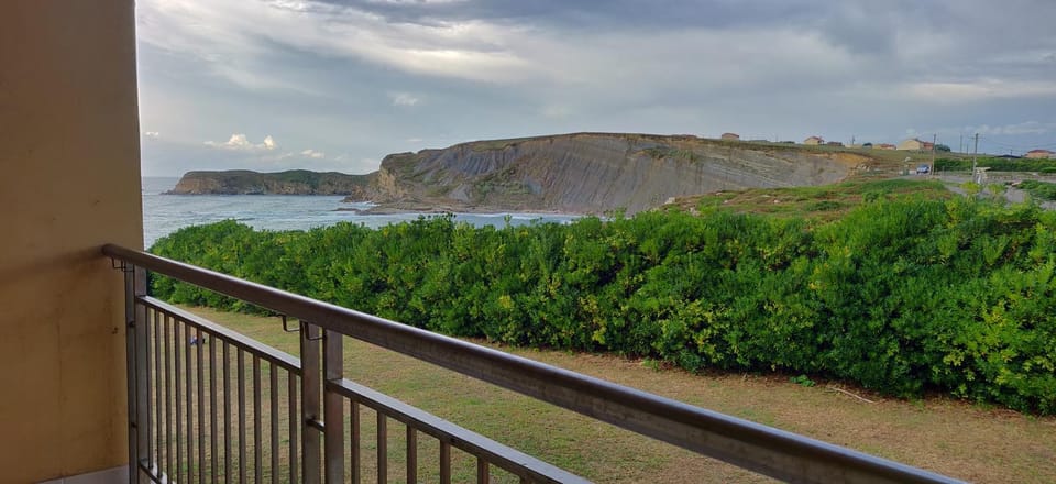 Balcony/Terrace, City view, Mountain view
