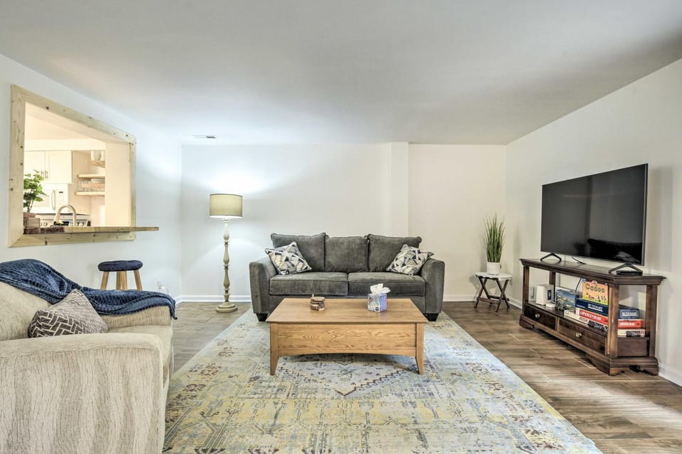 Walk to Dtwn & Breweries: Townhome in Cary! House in Cedar Fork