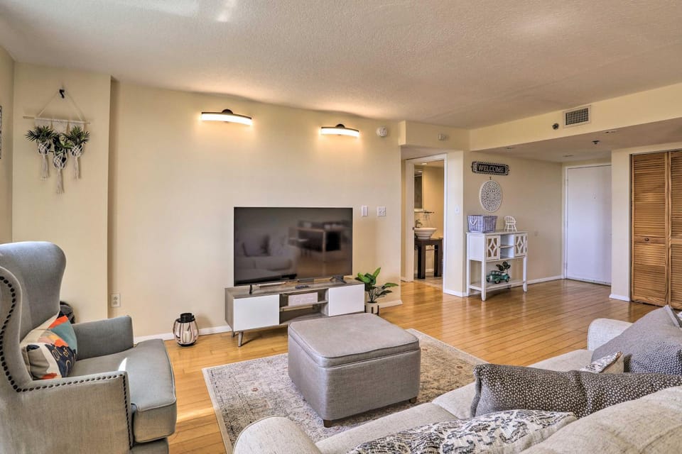 Convenient Clearwater Condo < 4 Mi to Beach! House in Florida