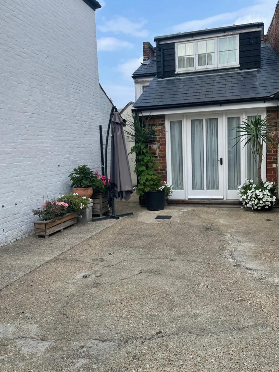 The old coach house 8 North lane Apartment in Canterbury